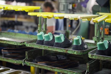 的过程制鞋业是制作鞋类的过程制鞋业是制作鞋类的过程木门制造工艺